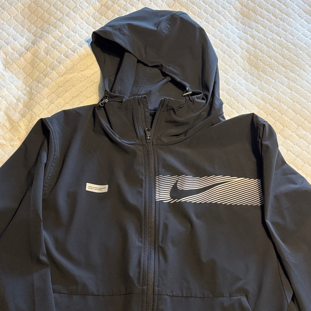 Nike Black and White Hooded windbreaker Jacket size Medium